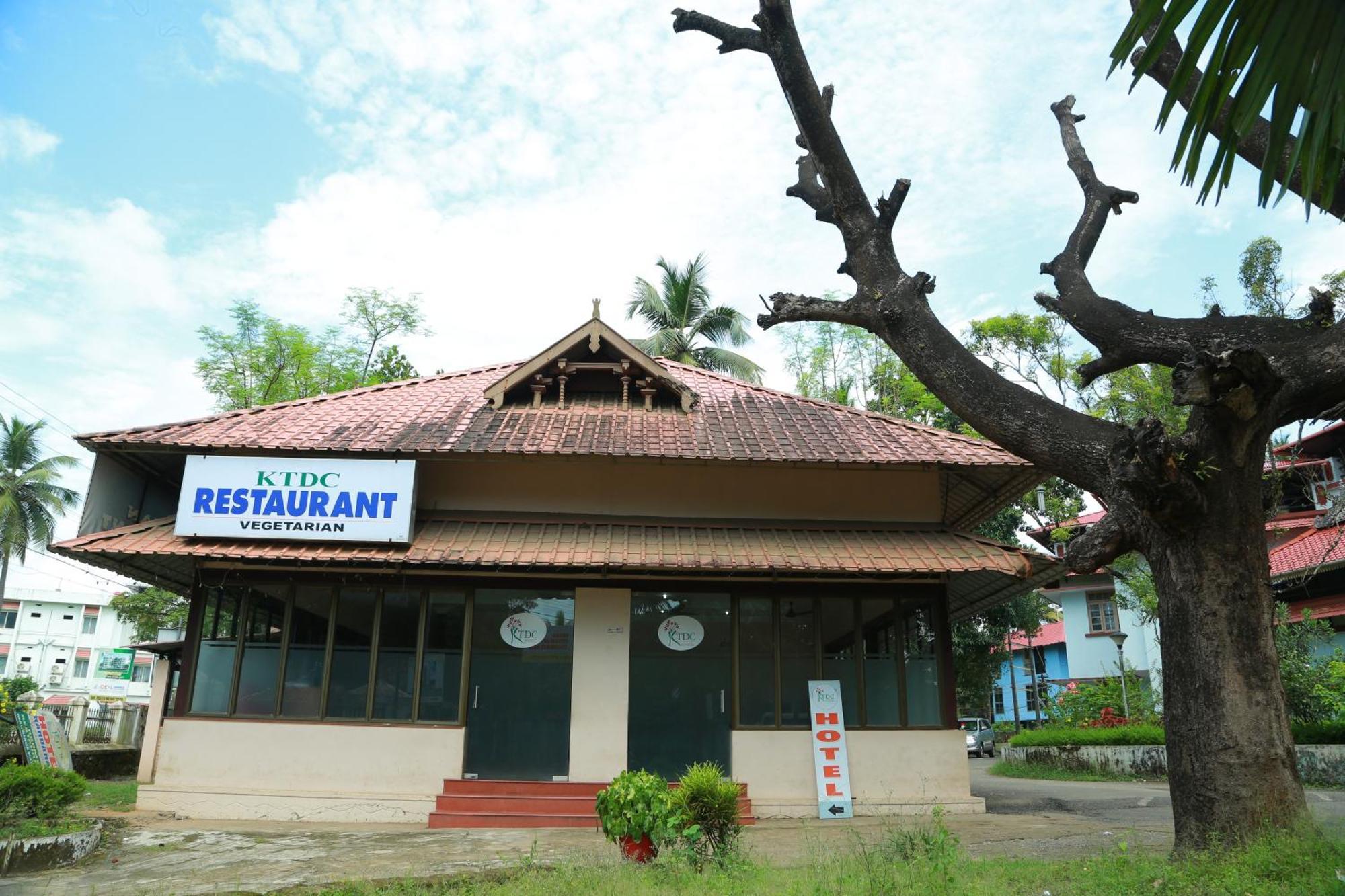 Hotel Nandanam Guruvāyūr Kültér fotó